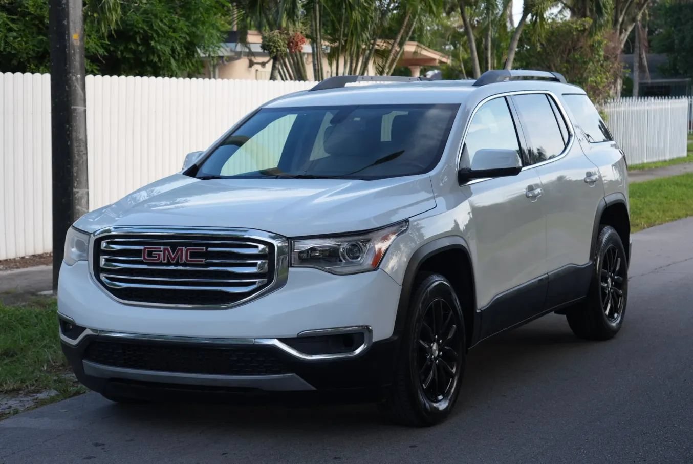 Used 2019 GMC Acadia SLT FWD image 4