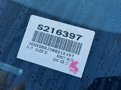 Used 2024 Chevrolet Blazer EV LT image 38