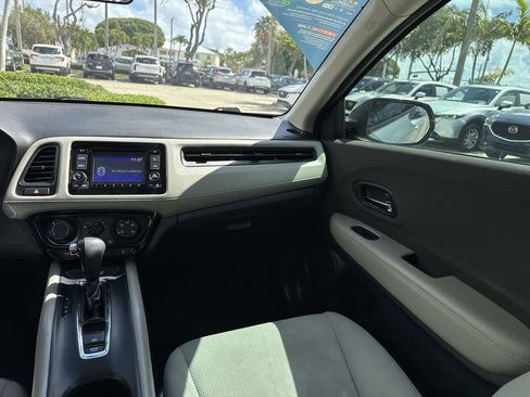 Used 2020 Honda HR-V LX image 15