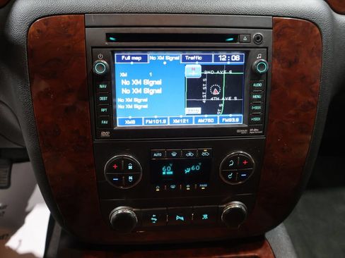 Used 2010 Chevrolet Avalanche LTZ AWD/4WD image 24