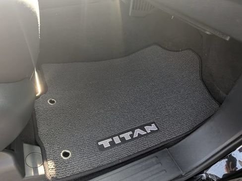 Used 2020 Nissan Titan SV w/ SV Convenience Package RWD image 29
