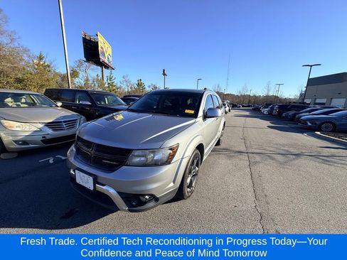 Used 2020 Dodge Journey Crossroad image 1