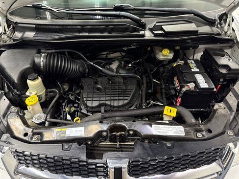 Used 2019 Dodge Grand Caravan SE FWD image 45