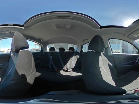 Used 2025 Hyundai Elantra SEL image 44