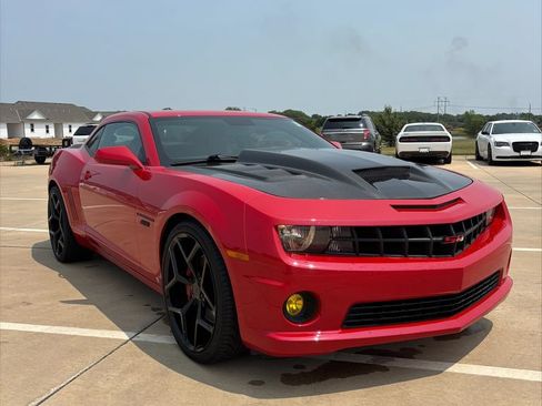 Used 2010 Chevrolet Camaro SS w/ White Stripe Package RWD image 7