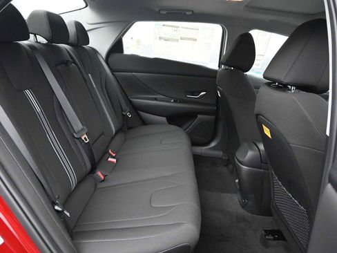 Used 2024 Hyundai Elantra SEL w/ Convenience Package image 12