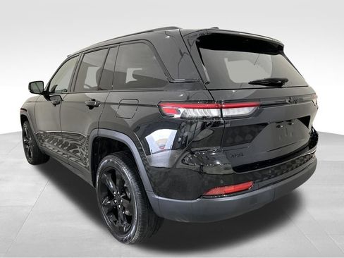 Used 2023 Jeep Grand Cherokee Limited w/ Black Appearance Package image 3