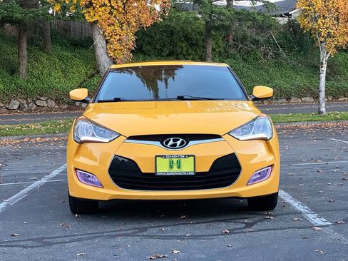 Used 2012 Hyundai Veloster w/ Style Pkg FWD image 8