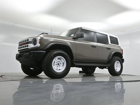 Certified 2026 Ford Bronco Heritage Edition AWD/4WD image 43