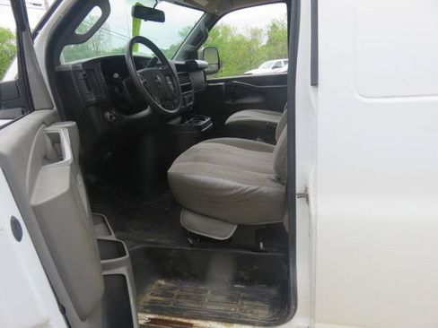Used 2017 GMC Savana 3500 RWD image 11