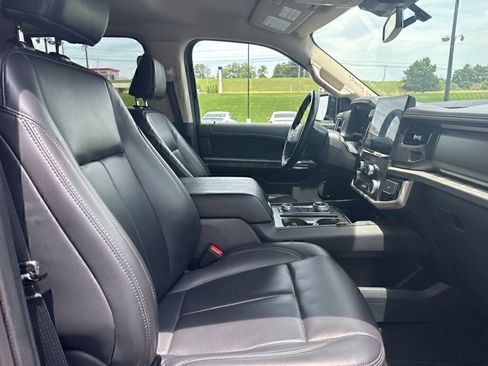 Used 2024 Ford Expedition Max XLT AWD/4WD image 3
