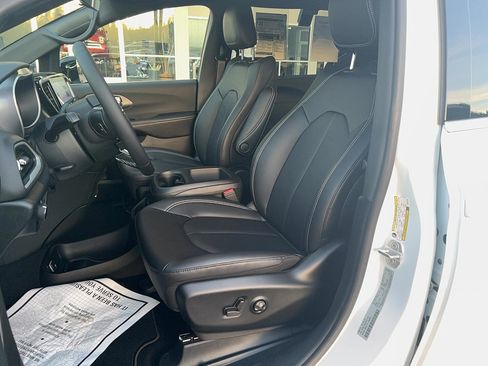 New 2026 Chrysler Voyager LX image 12