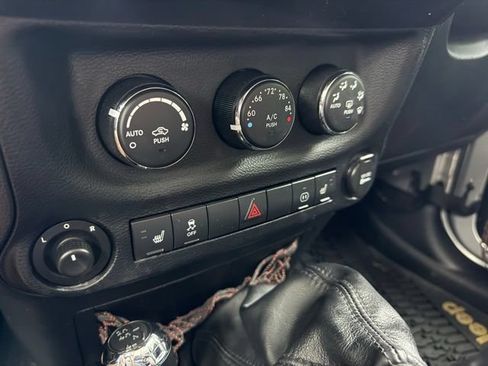 Used 2012 Jeep Wrangler Unlimited Sahara AWD/4WD image 39