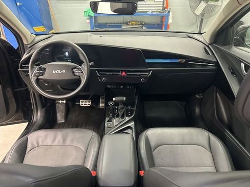 Used 2024 Kia Niro EX Touring image 10