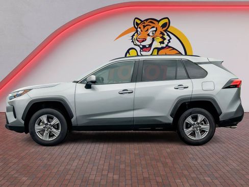 Used 2025 Toyota RAV4 XLE AWD/4WD image 9