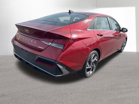 Used 2024 Hyundai Elantra Limited image 5