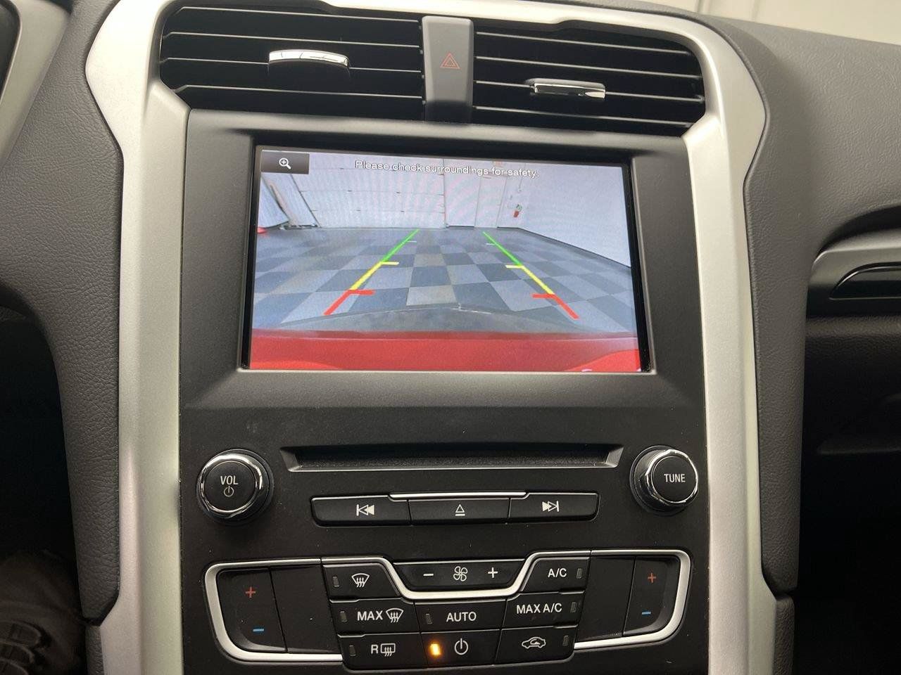 Used 2016 Ford Fusion SE AWD/4WD image 6