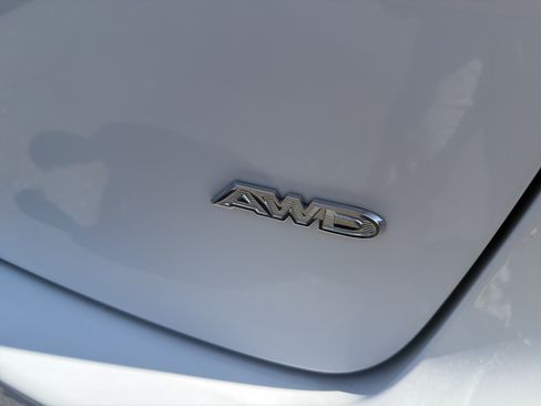 New 2027 Chrysler Pacifica Select w/ Family Tech Group AWD/4WD image 8