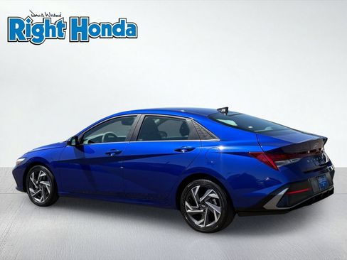 Used 2025 Hyundai Elantra SEL FWD image 5