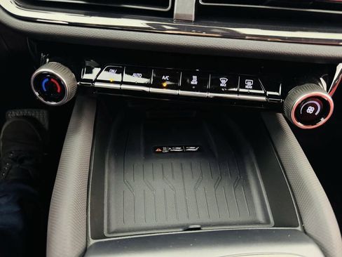 Used 2025 Chevrolet Equinox EV RS image 18