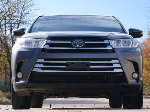 Used 2018 Toyota Highlander XLE image 16