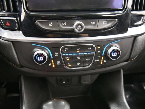Used 2021 Chevrolet Traverse LT AWD/4WD image 26