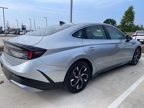 Used 2025 Hyundai Sonata SEL FWD image 3