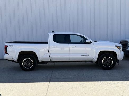 Used 2024 Toyota Tacoma TRD Sport image 3