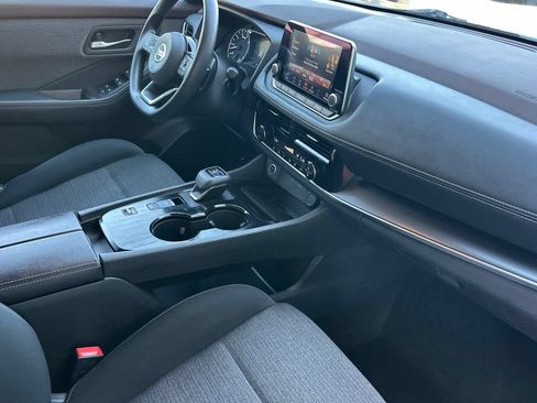 Used 2021 Nissan Rogue SV FWD image 17