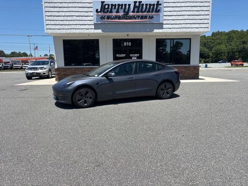 Used 2023 Tesla Model 3 Standard Range RWD image 1