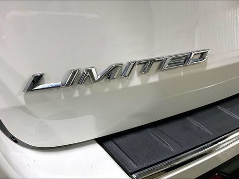 Used 2022 Ford Explorer Limited w/ Equipment Group 301A AWD/4WD image 25
