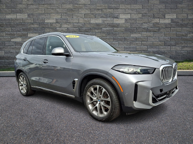 Used 2024 BMW X5 xDrive40i w/ Parking Assistance Package AWD/4WD image 1