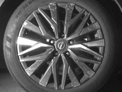 Used 2025 Nissan Altima 2.5 SV FWD image 13