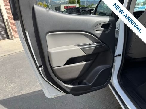 Used 2022 Chevrolet Colorado W/T w/ WT Convenience Package AWD/4WD image 15