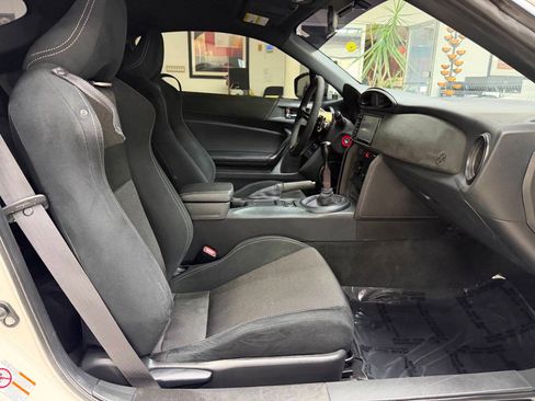 Used 2017 Toyota 86 RWD image 12