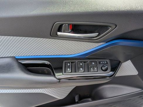Used 2019 Toyota C-HR XLE FWD image 17