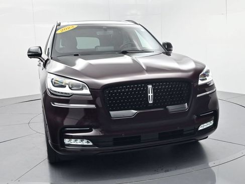 Used 2023 Lincoln Aviator Black Label w/ Jet Package AWD/4WD image 2