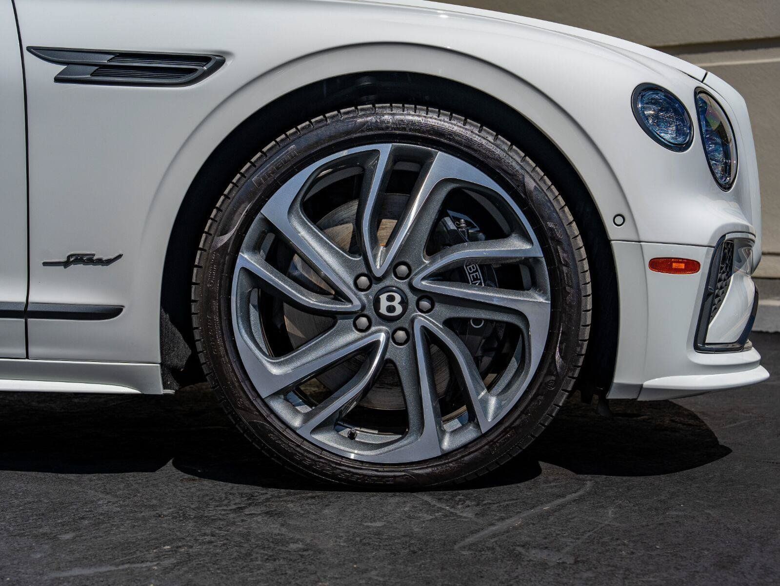 Used 2025 Bentley Flying Spur Plug-In Hybrid AWD/4WD image 7