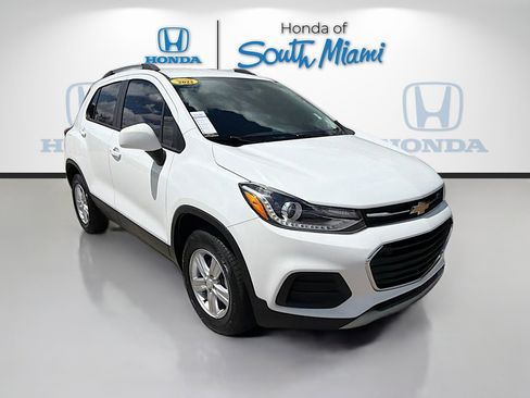 Used 2022 Chevrolet Trax LT w/ LT Convenience Package image 1