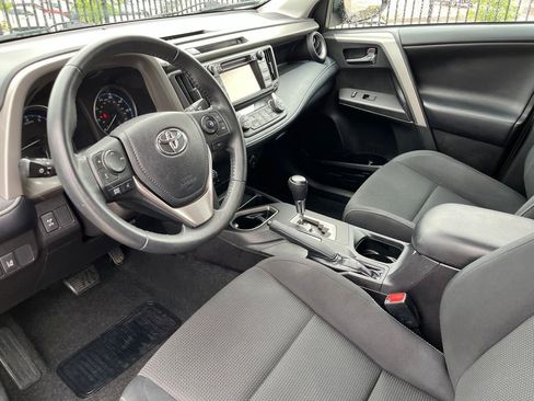 Used 2018 Toyota RAV4 XLE AWD/4WD image 8