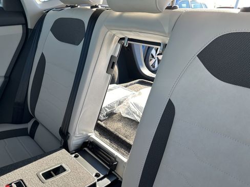 New 2026 Volkswagen Taos SE AWD/4WD image 24