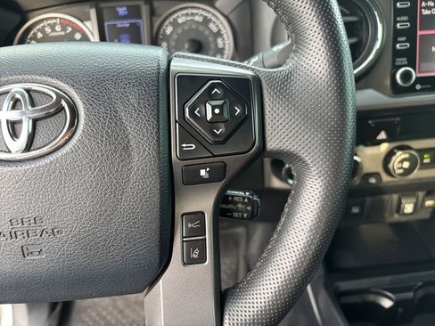 Used 2020 Toyota Tacoma TRD Off-Road w/ Blackout Package AWD/4WD image 16