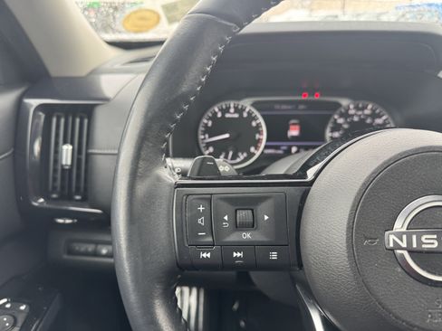 Used 2022 Nissan Pathfinder SV image 22