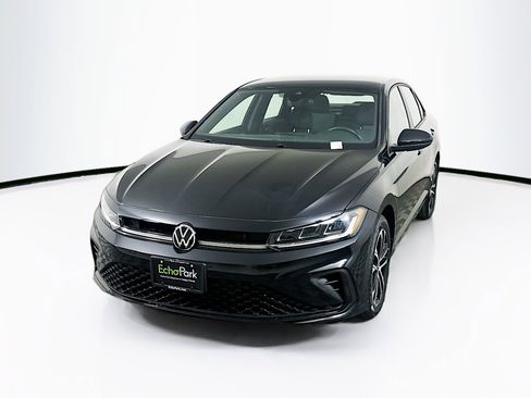 Used 2025 Volkswagen Jetta Sport FWD image 3