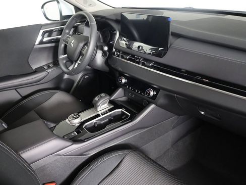 New 2026 Mitsubishi Outlander ES image 25