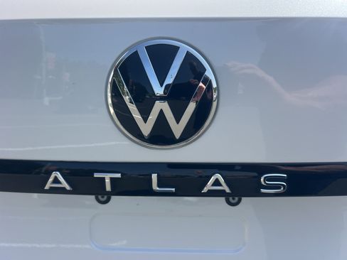 Used 2023 Volkswagen Atlas Cross Sport SEL R-Line AWD/4WD image 19