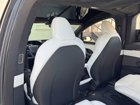 Used 2023 Tesla Model X AWD/4WD image 38
