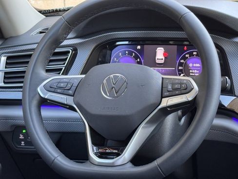 Used 2024 Volkswagen Atlas Peak Edition SE image 32