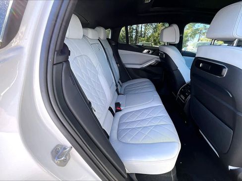 Certified 2025 BMW X6 xDrive40i w/ Executive Package image 19