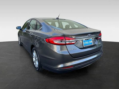 Used 2017 Ford Fusion SE FWD image 4